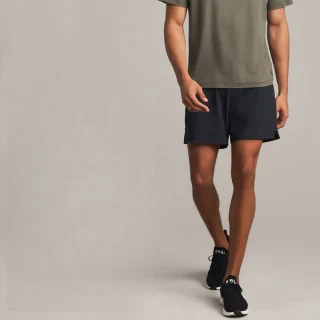 Short en polyester/élasthanne à séchage rapide pour hommes · 3