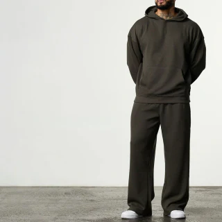 Pantaloni oversize da uomo in cotone/poliestere con lavorazione waffle a gamba dritta · 380 GSM · 2