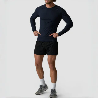 T-shirt leggera dalla vestibilità slim e ad asciugatura rapida · 4