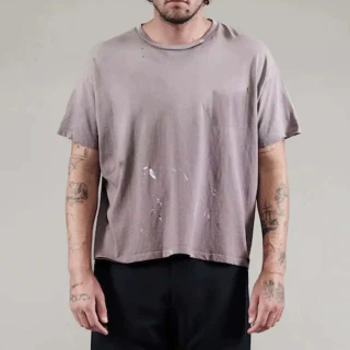 T-shirt in cotone dal taglio squadrato · 200 g/m² · 1