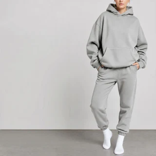 Unisex oversized cotton hoodie · 330 GSM · 3