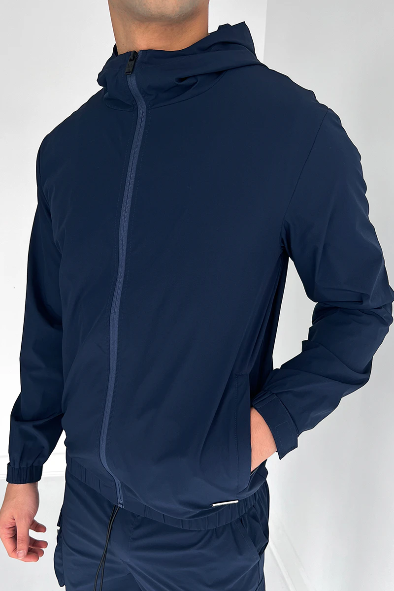 เสื้อแจ็คเก็ตโพลีเอสเตอร์น้ำหนักเบาสำหรับผู้ชาย · 2