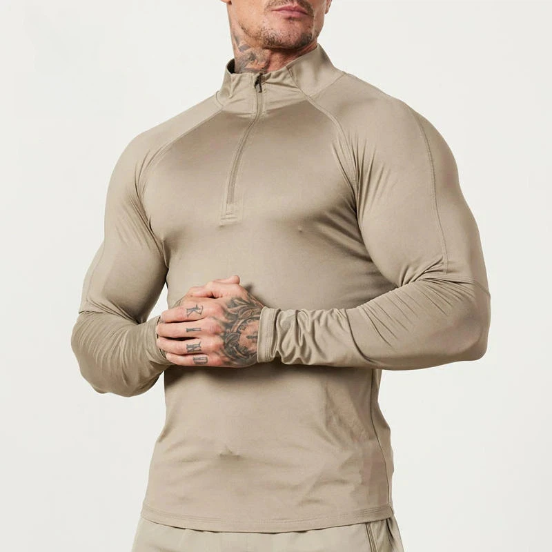 Schmal geschnittenes, leichtes Herren-T-Shirt mit Viertelreißverschluss · 1