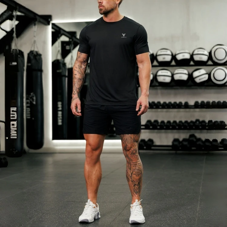 Camiseta masculina de elastano leve e de secagem rápida e justa · 2
