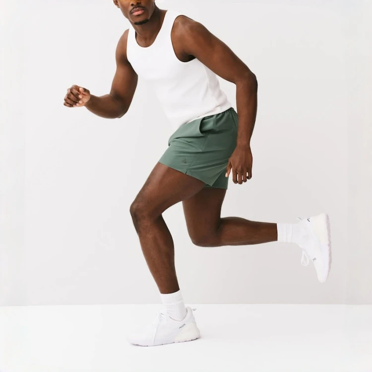 Short léger en polyester/élasthanne à séchage rapide pour hommes · 4